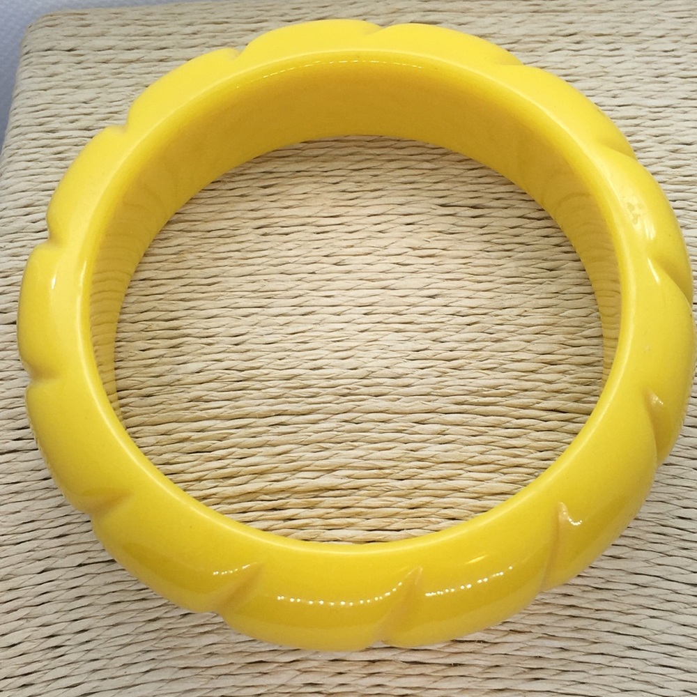 2/$15 Yellow molded plastic retro bracelet bangle